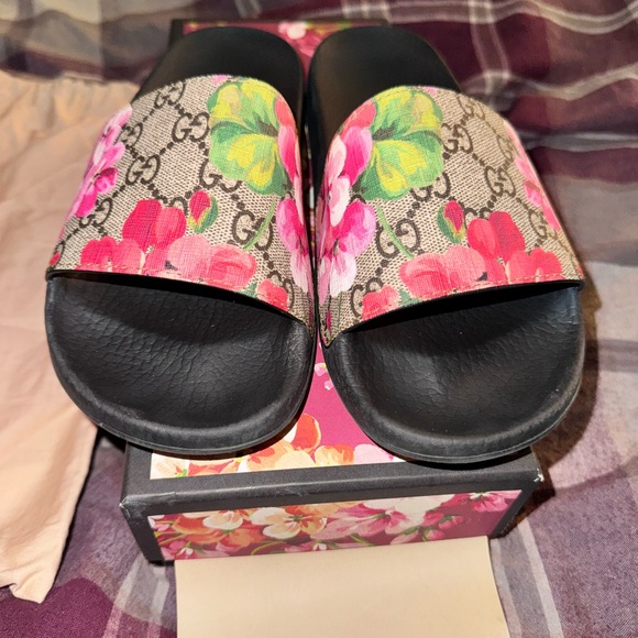 Supreme Floral Box with Pink and Orange Accents - Picture 3 of 5